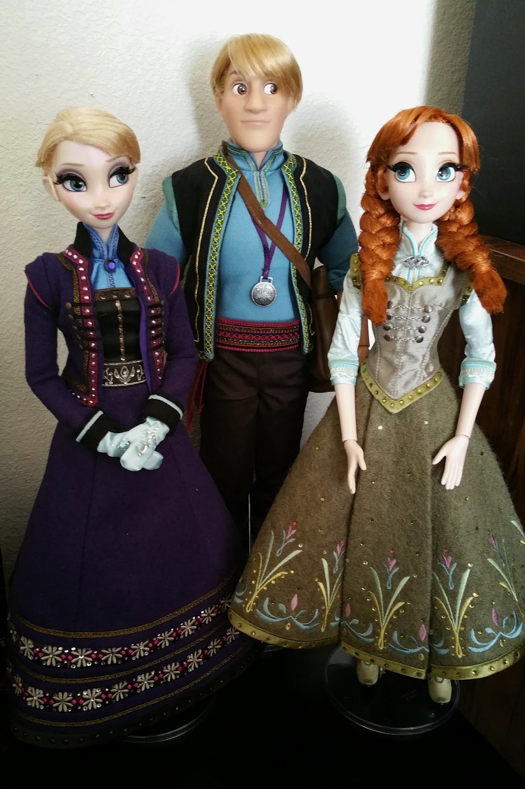 Disney store online collectible dolls